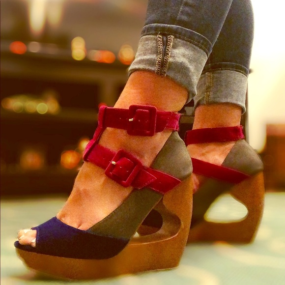 Qupid Nubuck Geometric Cage Platform Wedge